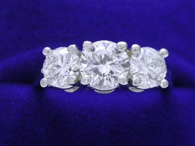 Three-Stone-Diamond-Rings